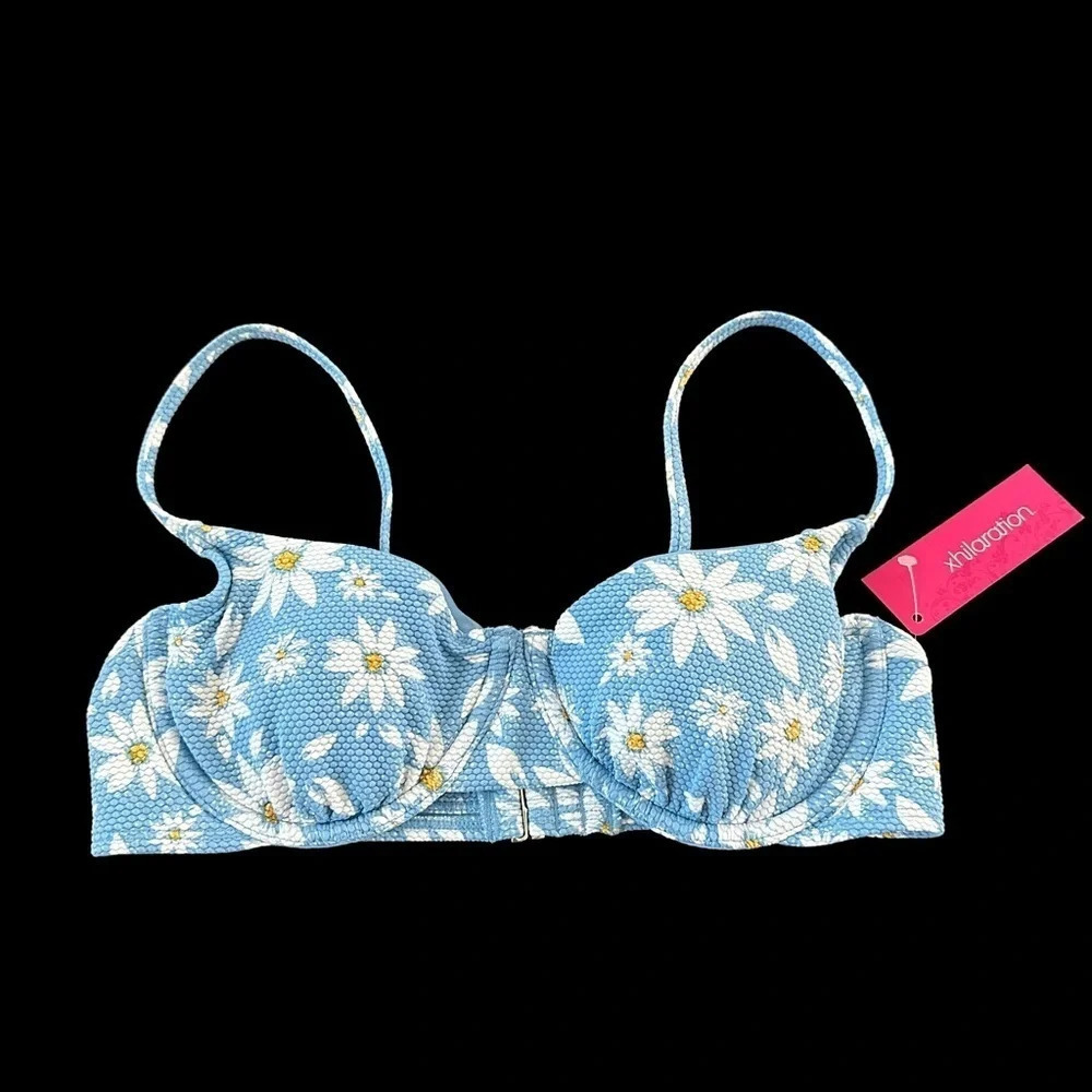 NWT Xhilaration Size Medium 4-6 Blue Daisy Floral Bikini Top Underwire Swimsuit